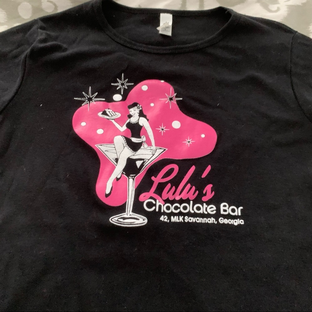 LULU’S CHOCOLATE BAR scoop neck graphic tee